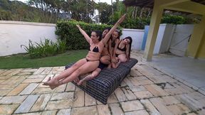4 garotas sentando na cara da sissy slut ...