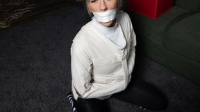 3319 Layla in The Magic words of the Straitjacket