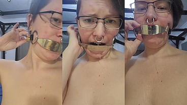 This gag is so annoying! It doesn't look like much but it is impossible to get out once it's locked on, and it makes so much ...