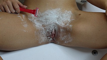 Shaving hairy vagina with shaving foam! Close-up!