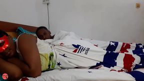 hot wife se reveille excitee et veut se faire baiser en levrette, baise-moi dans ma nouvelle lingerie au coucher du soleil