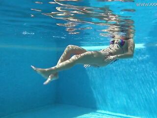 Hot Russian mother i'd like to fuck Kalisy masturbating by the pool