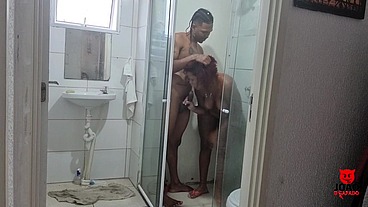 Peguei a Gostosa da Mary BomBom No Banheiro e Gozei na Bunda