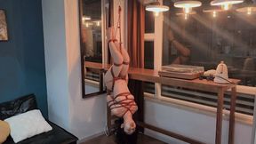 YT2702 A Strange Suspention Posture