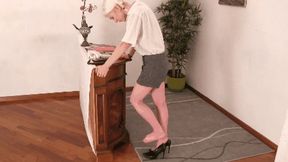 A sorefeet in the hotel hall (MOBILE VERSION MP4)