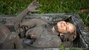 Anabelle Stuck and Messy in MPVBleck