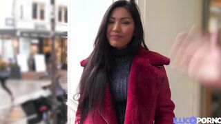 Poopea, young chinese, pounded into a love hotel into Paris