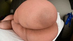 Nixlynka pervy little vistor about to get a BIG surprise! - MOV