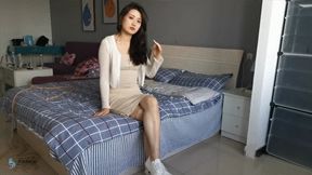 The girl who loves to take off socks saves herself(Chinese model AiKe)
