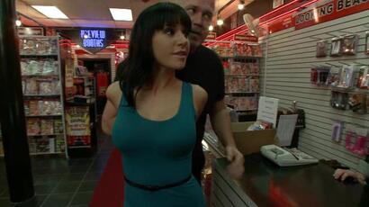 Free pussy at the porn store