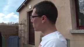 Maman cougar suce une queue avant de s empaler