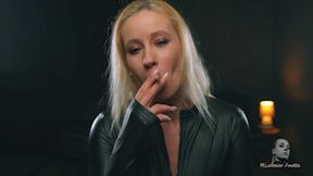 Cigarette lover Anette 4K MP4