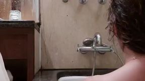 Bathshow in tub