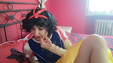 ChantalChannel as burping hot Snowhite disney princess