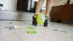 Elizabeth has fun with balloons and a vacuum cleaner WMV (1920x1080) FHD