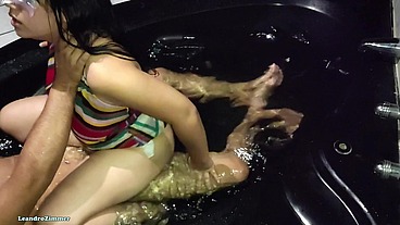 Mi esposo pierde apuesta con su mejor amigo y debo tener sexo con el en un jacuzzi y grabarlo todo / le recomendaré a mi esposo apostar mas seguido / PARTE 2 / AbneyZimmer / LeandroZimmer