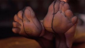 Ballet feet in Cervin stockings (1080p)