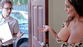 Horny Milf's Sex Tape Found by Computer Geek