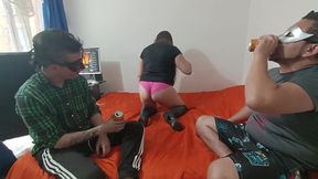 vida swinguer esposa puta alquilada por vecino joven baila se deja tocar y al final se lo folla de diferentes maneras en su cama matrimonial
