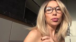 Quickie with stepmom while dad takes a shower