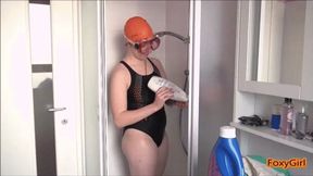 Sotto la doccia con il mio costume [FOXIE],