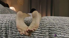 Close Up Barefoot Foot Wiggling - Kylie Jacobsx - MP4 480p SD