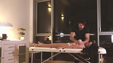 Dirty masseur fucks hard with 18 years old babe
