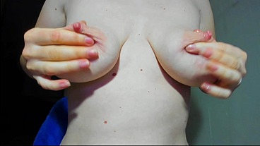 Hot sagging tits play!