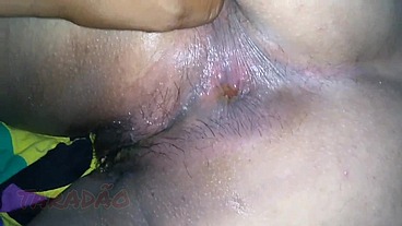 Puta safada indo leite no rabo