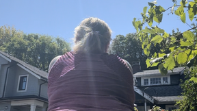 Buttcrack exercising outside
