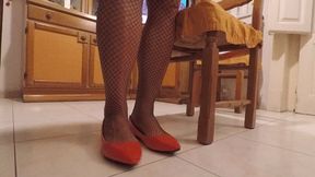 *** custom video *** Waiting friends for a cup of tea in red patent pointed toe flat ballerinas with dark narrow fishnet stockings (MP4) 1080 Full HD