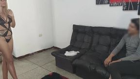 rica cunada me ensena su lenceria y termino follandomela en la sala antes que llegue su esposo le acabo adentro