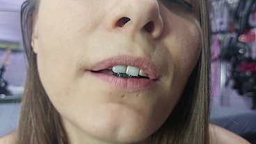 Black bubble gum loud chewing (asmr)