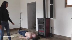 Mistress Natasa loves slave's face crush! mp4