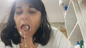 mommy brushes un morning big tits