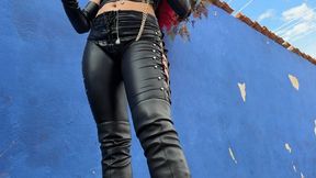 BQ Bootsqueen the sexiest Pet Trainer in Leather and Boots
