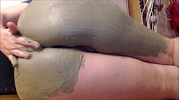 Big ass farts full of mud
