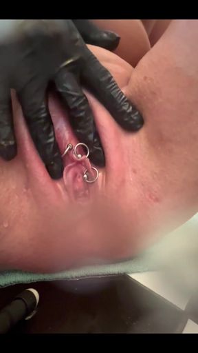 Pierced Clit Hard Rubbing in Latex Gloves and Hard Stream Pee