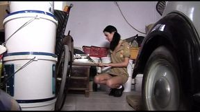 Come fuck the sexy slim girl in the garage