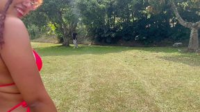 despues de una asoleada en la piscina, nos follamos al novio de una amiga