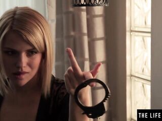 Beautiful golden-haired likes to be shackled during the time that this babe masturbates