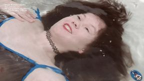 Helen funny girl in the bathtub 720