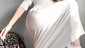 Sunny stretches her perfect body