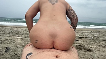 Blowjob and sex on a public beach - Sara Blonde