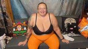 Sara Shows Off Her Boot
