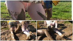 Two sexy girls swim in deep mud_hd