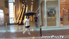 Challenging this Asian girl to see her peeing delay