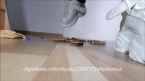 SLOWMOTION foodcrushing with Buffaloboots