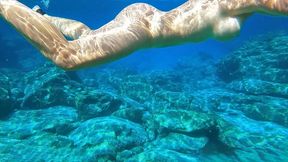 Undressing her Bikini Underwater to Swim Nude in the Open Sea, while her Boobs and Pussy are enjoying the floating Water