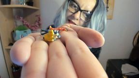 Italian giantess wants you in her mouth